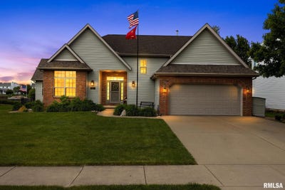 /international/us/3210-monterey-road-bloomington-il-110108257851/