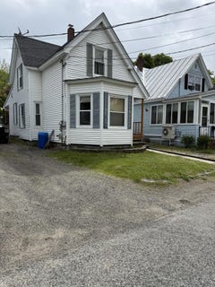 /international/us/9-bemis-street-livermore-falls-me-110108443122/