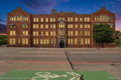 /international/us/6533-e-jefferson-detroit-mi-110110422773/