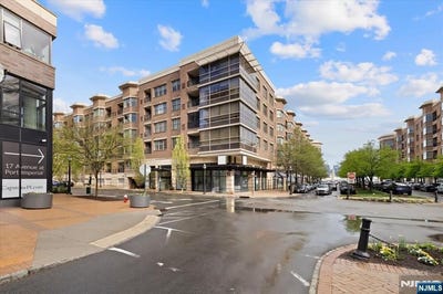 /international/us/20-ave-at-port-imperial-west-new-york-nj-110107658861/