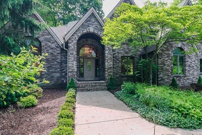 /international/us/9323-regency-woods-drive-kirtland-oh-110108298503/