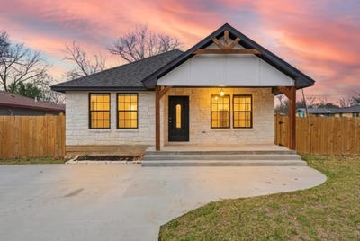 /international/us/211-moss-avenue-hearne-tx-110104822596/