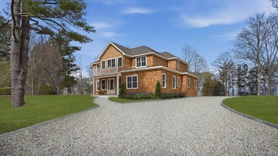 /international/us/12-red-creek-road-hampton-bays-ny-110107869068/