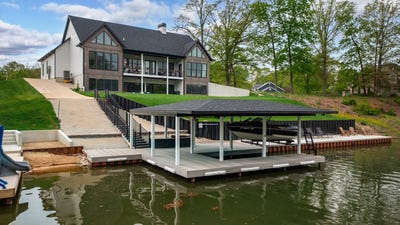 /international/us/10028-e-pineridge-drive-effingham-il-110106561090/