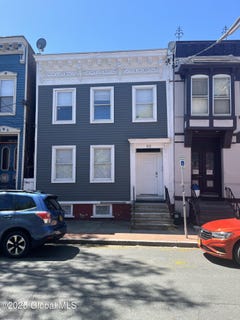 /international/us/52-irving-street-albany-ny-110099577275/