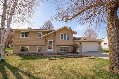 /international/us/608-27th-avenue-sw-willmar-mn-110107378427/