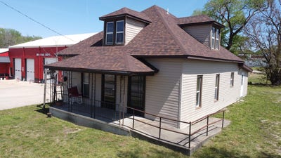 /international/us/902-n-jefferson-street-ava-mo-110107396419/