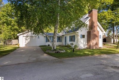 /international/us/832-deepwater-point-drive-bellaire-mi-110106379992/