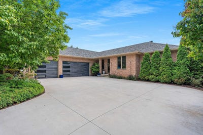 /international/us/2821-legend-lane-de-pere-wi-110100994012/