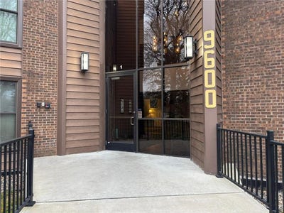 /international/us/9600-portland-avenue-s-bloomington-mn-110103761441/