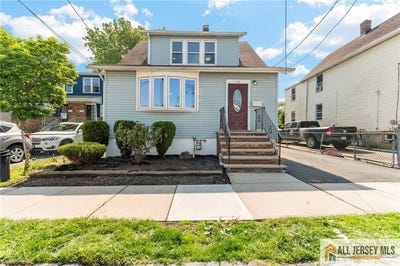 /international/us/74-charles-street-carteret-nj-110099932535/