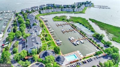 /international/us/214-oyster-cove-drive-grasonville-md-110108976364/