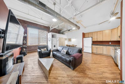 /international/us/325-lafayette-street-bridgeport-ct-110108444800/