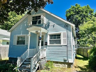 /international/us/11-pine-street-sanford-me-110101047759/