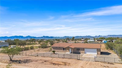 /international/us/3593-n-maverick-road-golden-valley-az-110120609375/