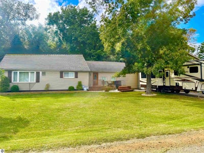 /international/us/6510-s-begole-road-perrinton-mi-110108168174/