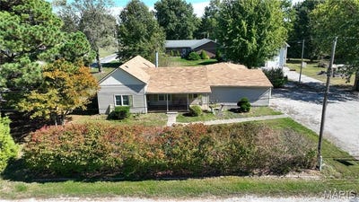 /international/us/802-e-pleasant-street-bunker-hill-il-110101942250/