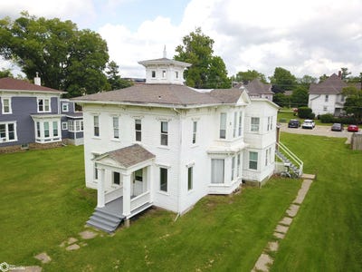 /international/us/1126-broad-street-grinnell-ia-110101292219/