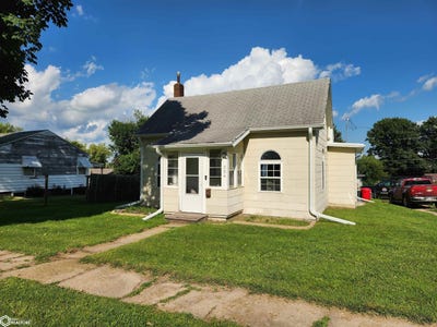/international/us/304-n-center-street-toledo-ia-110109915887/