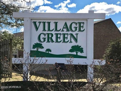 /international/us/173-village-green-way-hazlet-nj-110106616962/