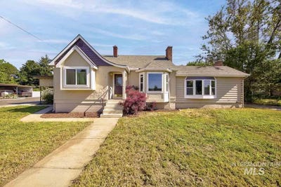 /international/us/1202-e-main-street-emmett-id-110108654945/