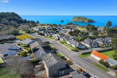 /international/us/17197-s-passley-rd-brookings-or-110106228820/