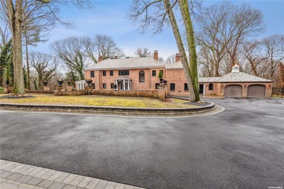 /international/us/12-hemlock-court-laurel-hollow-ny-110096104109/