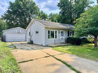 /international/us/1111-evans-avenue-machesney-park-il-110119513350/