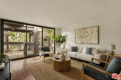 /international/us/8650-gulana-ave-playa-del-rey-ca-110119989460/