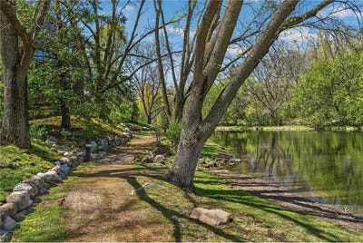 /international/us/5601-dewey-hill-road-edina-mn-110107848201/