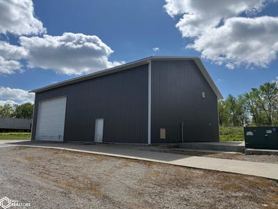 /international/us/mill-street-bloomfield-ia-110107802792/