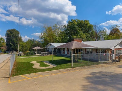 /international/us/185-forest-ave-franklin-nc-110120635871/