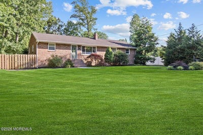 /international/us/687-hopping-road-belford-nj-110108942860/