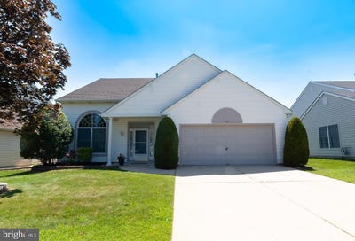/international/us/89-lantern-lane-columbus-nj-110100845796/