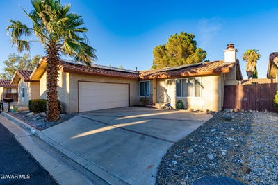 /international/us/14332-lear-street-mojave-ca-110100901477/