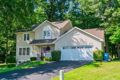 /international/us/132-kensington-court-battle-creek-mi-110120580768/