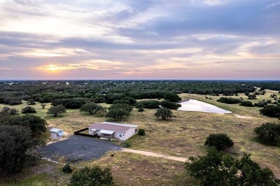 /international/us/rocksprings-tx-110101980032/