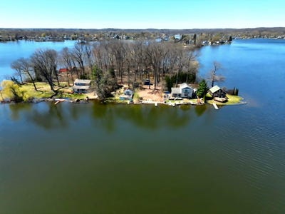 /international/us/8531-gale-road-white-lake-mi-110107459588/