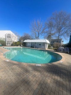 /international/us/220-montauk-highway-speonk-ny-110109185741/