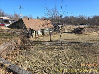 /international/us/17036-apache-drive-jerseyville-il-110108269213/
