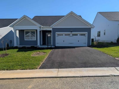 /international/us/7402-king-s-pointe-drive-fairlawn-va-110120582023/