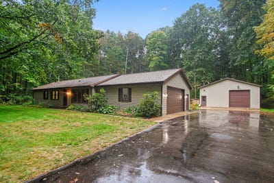 /international/us/2202-11-mile-road-ne-rockford-mi-110120085976/
