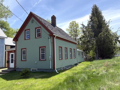 /international/us/14-shackford-street-eastport-me-110108268162/