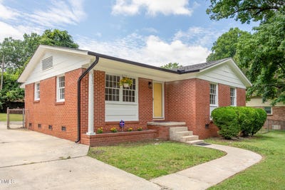 /international/us/2302-bywood-road-greensboro-nc-110101007833/