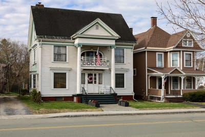 /international/us/51-maple-street-lyndon-vt-110107684355/