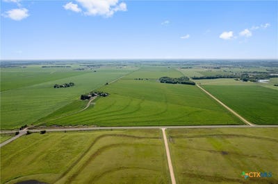 /international/us/1701-county-road-424-taylor-tx-110104520197/