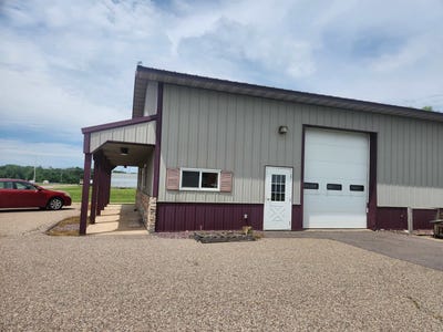 /international/us/1215-fuhrman-drive-reedsburg-wi-110101298834/