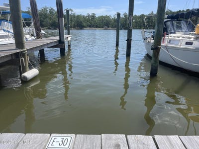 /international/us/414-whittaker-point-road-oriental-nc-110101118024/
