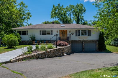 /international/us/15-farrell-road-newtown-ct-110108784286/