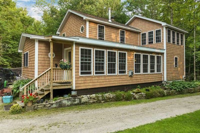 /international/us/883-center-street-wolfeboro-nh-110101482560/